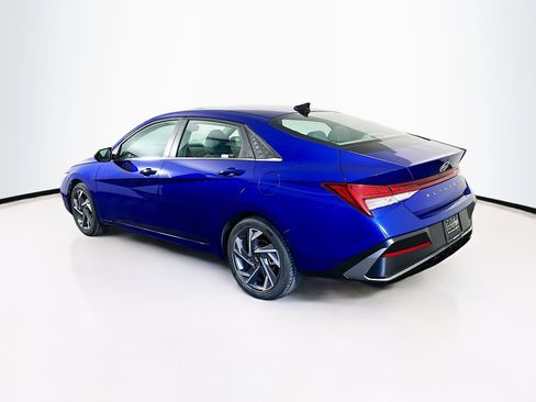 Used 2025 Hyundai Elantra SEL FWD image 5