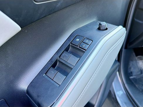 Used 2021 Toyota Highlander XLE AWD/4WD image 9