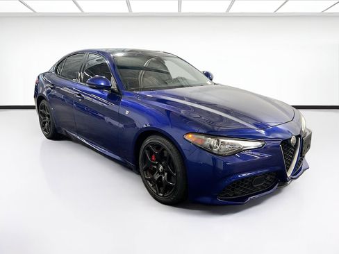 Used 2022 Alfa Romeo Giulia Ti image 3