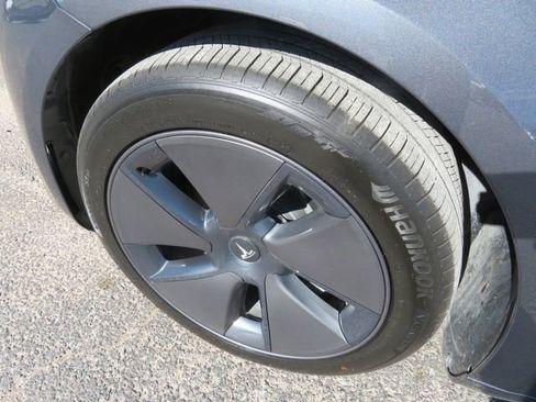 Used 2023 Tesla Model 3 Standard Range image 9