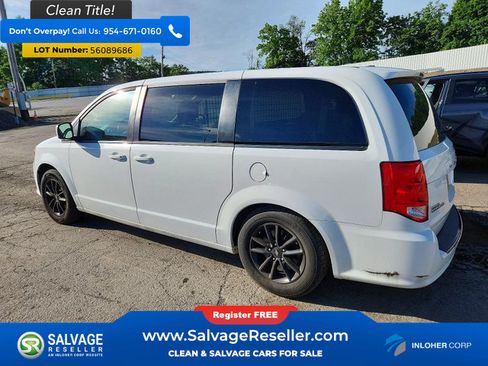 Used 2019 Dodge Grand Caravan SE FWD image 3