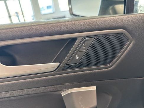 Used 2019 Volkswagen Tiguan SE w/ Panoramic Sunroof Package image 20