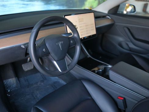 Used 2020 Tesla Model 3 Standard Range Plus image 9
