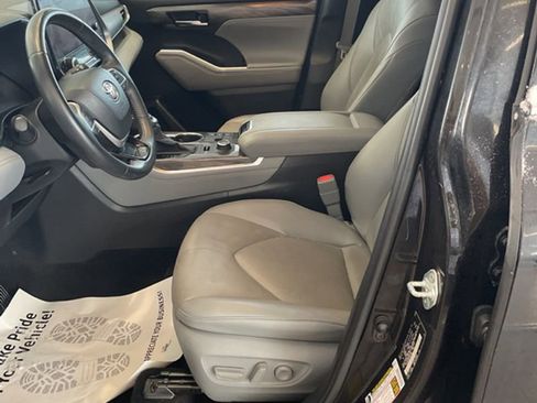 Used 2023 Toyota Highlander Platinum image 13
