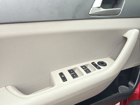 Used 2017 Hyundai Sonata SE FWD image 25