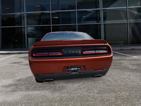 Used 2020 Dodge Challenger SXT RWD image 6