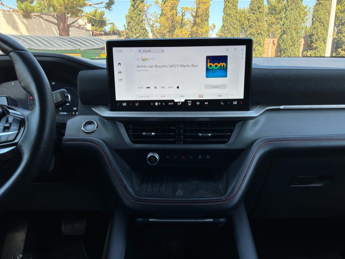 Used 2025 Ford Explorer ST-Line w/ Premium Package RWD image 15