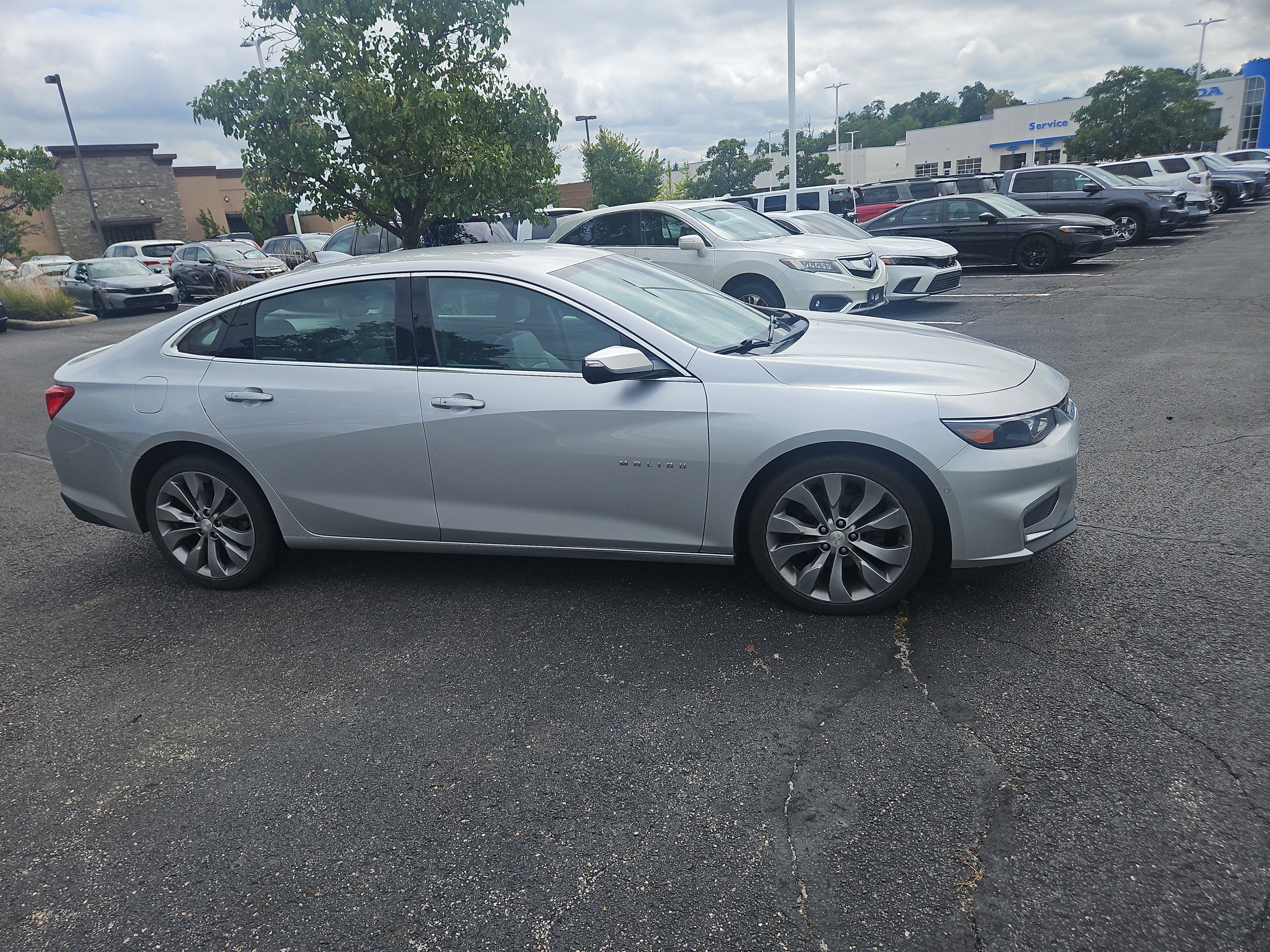 Used 2016 Chevrolet Malibu Premier w/ Driver Confidence Package II FWD image 17