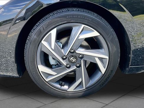 Used 2025 Hyundai Elantra Sport FWD image 11