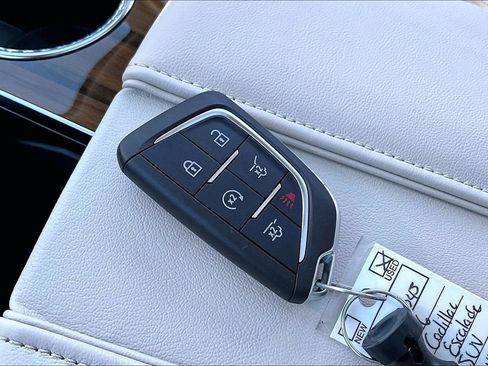 Used 2026 Cadillac Escalade Platinum Sport w/ LPO, ONYX Package image 13