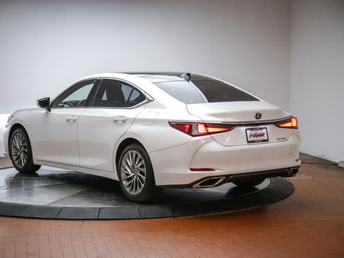 Used 2019 Lexus ES 350 w/ Accessory Package 2 FWD image 2