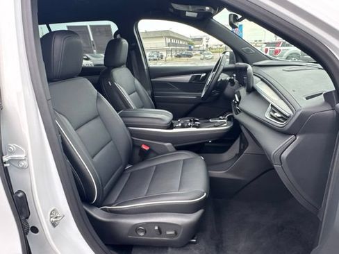 Used 2025 Buick Enclave Preferred AWD/4WD image 20