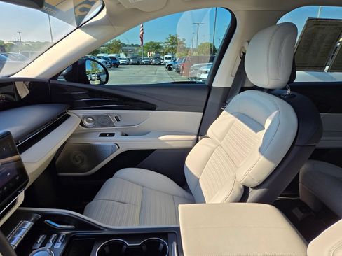 Used 2026 Lincoln Nautilus Reserve AWD/4WD image 26