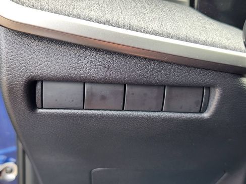 Used 2025 Nissan Kicks SV AWD/4WD image 17