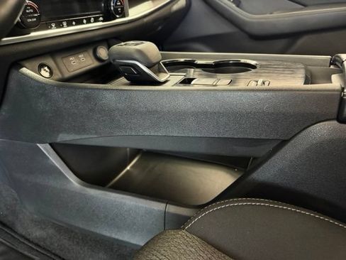 Used 2025 Nissan Rogue SV FWD image 27