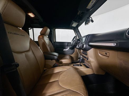 Used 2018 Jeep Wrangler Unlimited Rubicon w/ Connectivity Group image 29