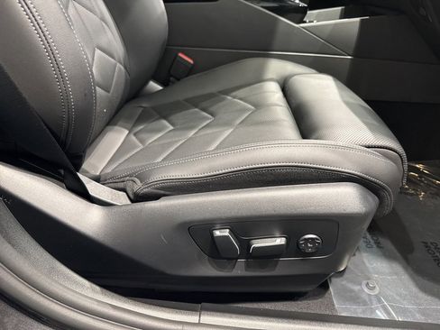 Used 2025 BMW i5 xDrive40 w/ Premium Package image 47