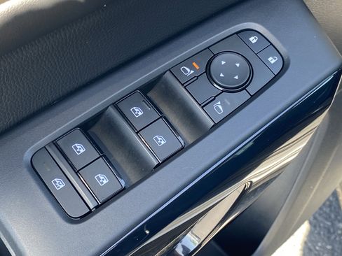 Used 2025 Nissan Pathfinder S w/ Cargo Package image 17