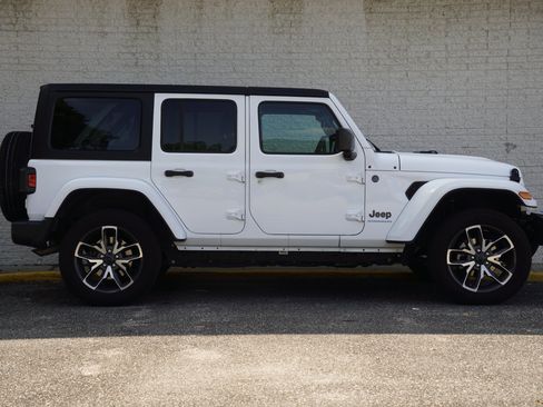 Used 2024 Jeep Wrangler Unlimited AWD/4WD image 9