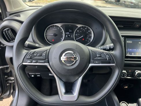 Certified 2021 Nissan Kicks S image 9