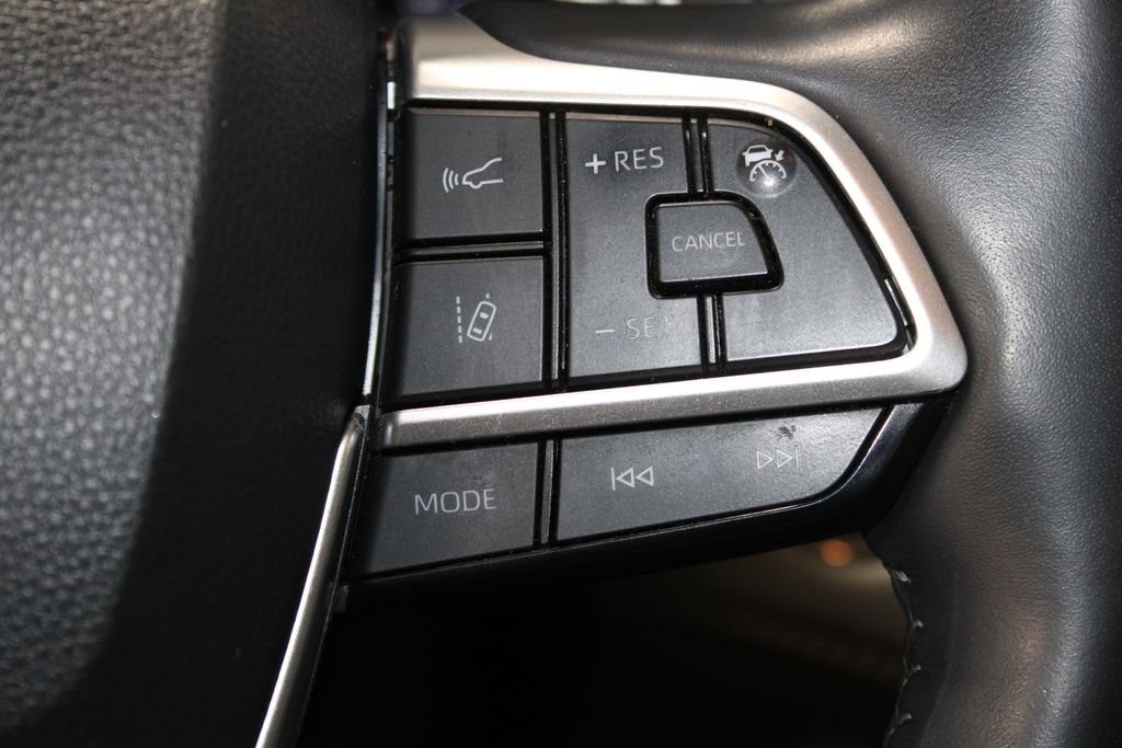 Used 2023 Toyota Highlander Limited FWD image 36