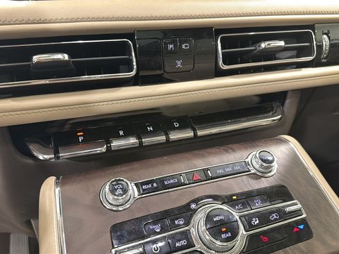 Used 2023 Lincoln Aviator Reserve w/ Class IV Trailer Tow Package RWD image 20