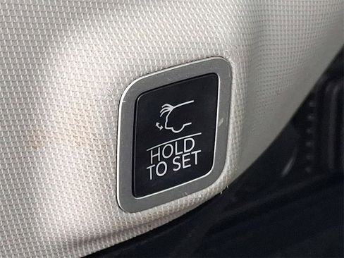 Used 2023 Jeep Grand Cherokee Limited image 30