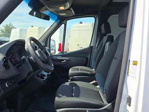 Used 2025 Mercedes-Benz Sprinter 2500 image 23
