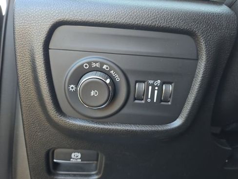 Used 2023 Jeep Grand Cherokee L Limited w/ Black Appearance Package AWD/4WD image 28