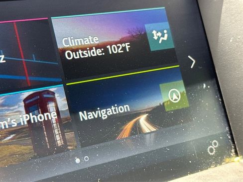 Used 2017 Land Rover Discovery SE image 28