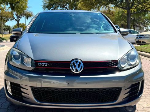 Used 2011 Volkswagen Golf 4-Door FWD image 2