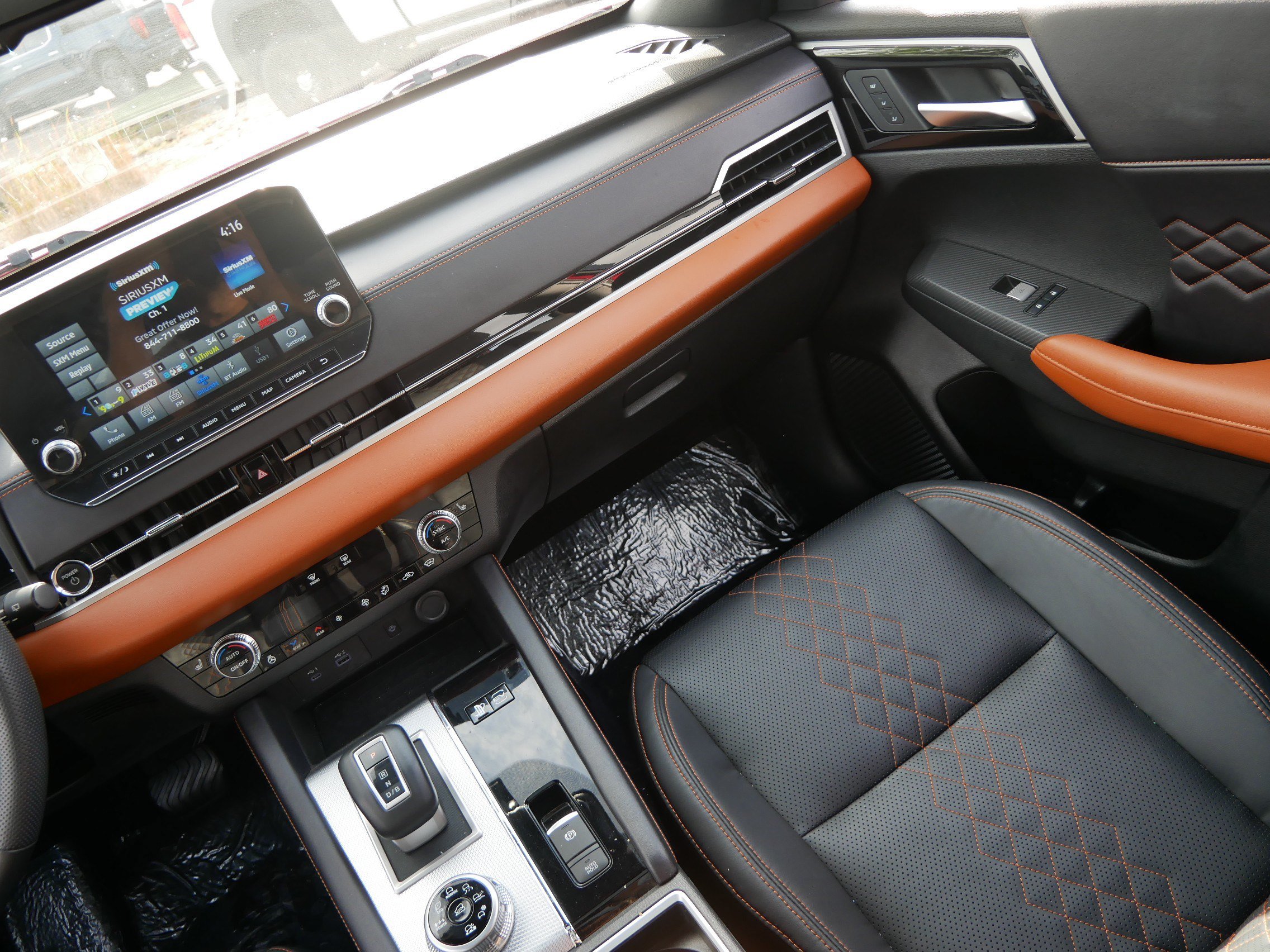 Used 2023 Mitsubishi Outlander SEL AWD/4WD image 11