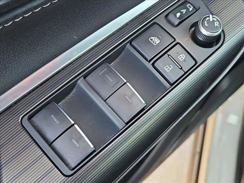 Used 2022 Toyota Venza XLE AWD/4WD image 12