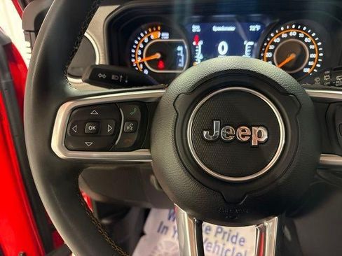 Used 2025 Jeep Wrangler Unlimited Sahara AWD/4WD image 15
