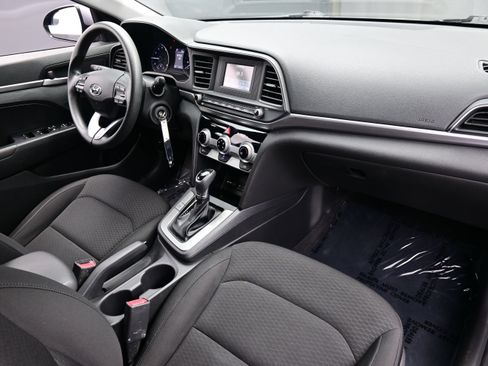 Used 2019 Hyundai Elantra SE w/ Cargo Package FWD image 13