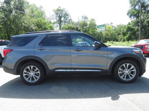 Used 2024 Ford Explorer XLT w/ Equipment Group 202A AWD/4WD image 4