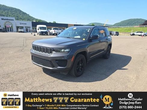 Used 2023 Jeep Grand Cherokee Laredo X AWD/4WD image 1