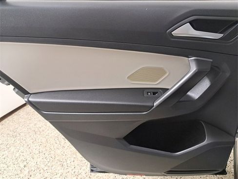 Used 2021 Volkswagen Tiguan SE w/ Panoramic Sunroof Package image 15