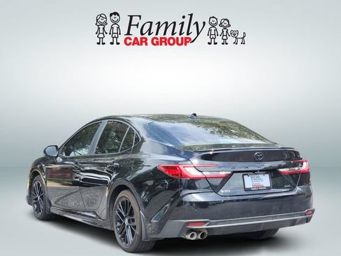 Used 2025 Toyota Camry SE FWD image 3