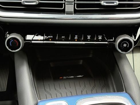 New 2026 Chevrolet Equinox EV LT image 33