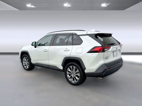 Used 2021 Toyota RAV4 XLE Premium FWD image 3