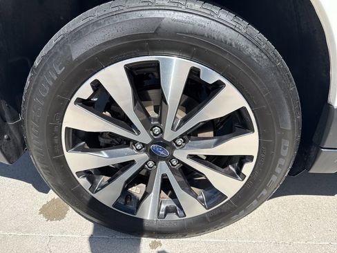 Used 2016 Subaru Outback 2.5i Limited AWD/4WD image 12