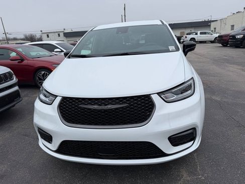 New 2026 Chrysler Pacifica Select image 6