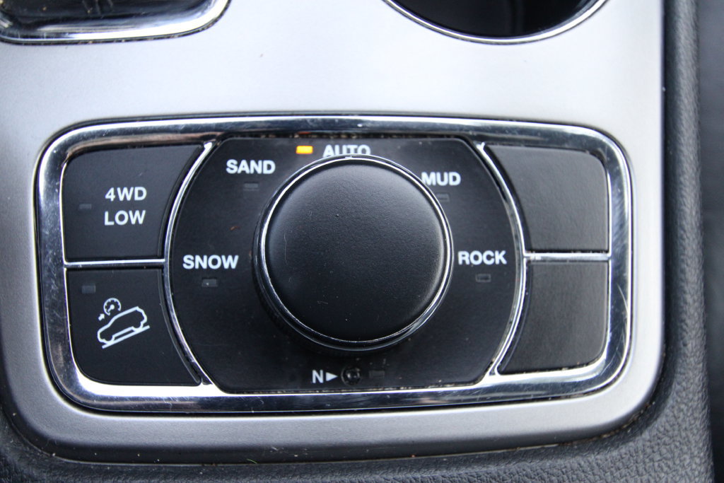 Used 2020 Jeep Grand Cherokee Limited w/ Premium Lighting Group AWD/4WD image 27