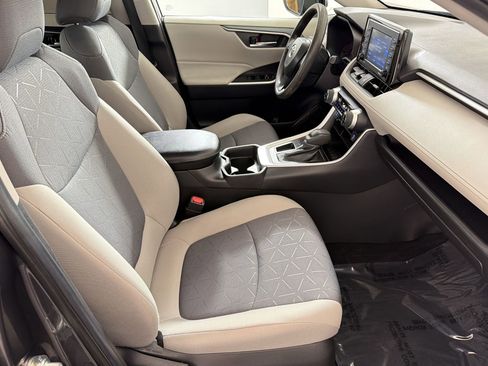 Used 2021 Toyota RAV4 XLE FWD image 31
