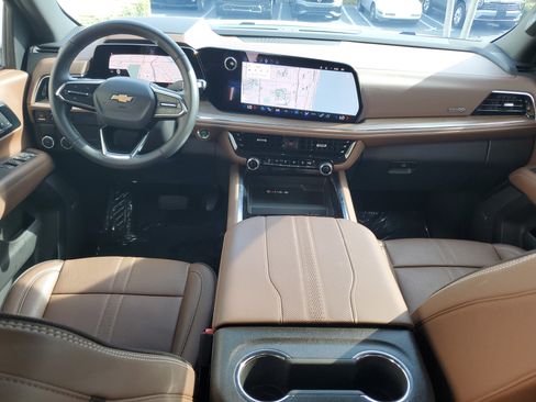 Used 2025 Chevrolet Tahoe High Country RWD image 15