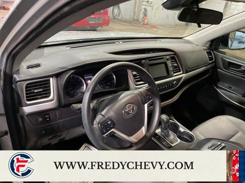 Used 2017 Toyota Highlander LE image 14