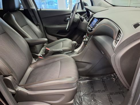 Used 2020 Chevrolet Trax LT w/ LT Convenience Package FWD image 10