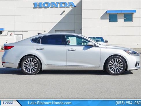 Used 2017 Kia Cadenza Premium w/ Luxury Package image 6