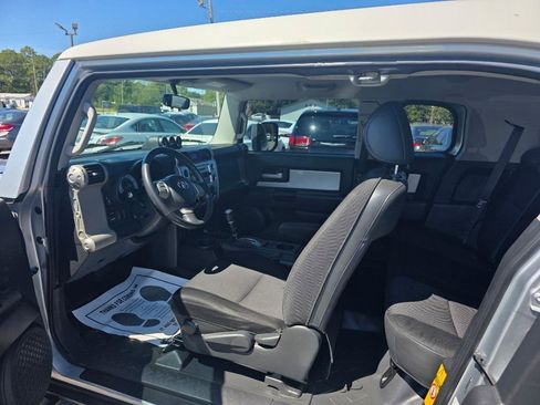 Used 2007 Toyota FJ Cruiser 2WD w/ Upgrade Pkg 1 image 5